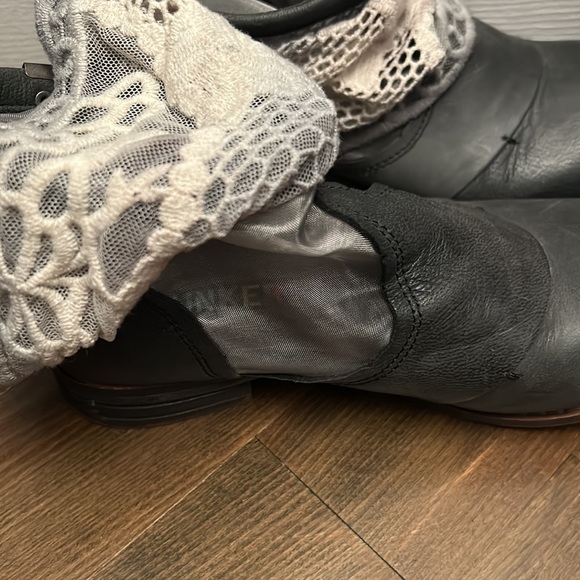 Bunker ankle boots with lace and tulle.worn once. - Picture 3 of 6